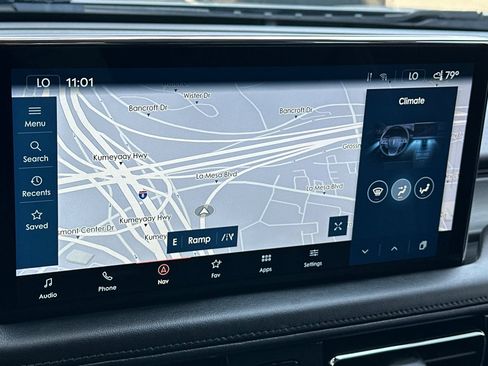 Certified 2022 Lincoln Nautilus FWD w/ Premium Package image 18