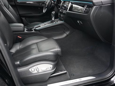 Used 2021 Porsche Macan S w/ Premium Package Plus image 29