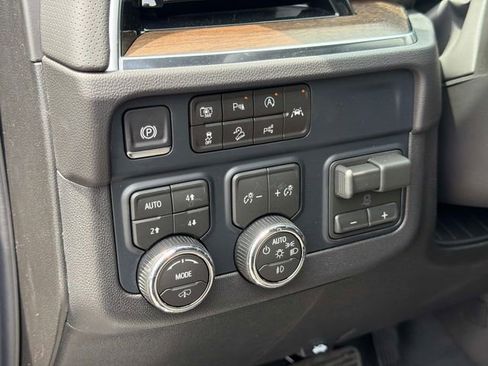 New 2026 Chevrolet Suburban High Country AWD/4WD image 24