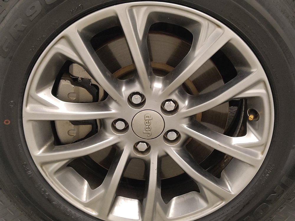 Used 2019 Jeep Cherokee Latitude Plus FWD image 31