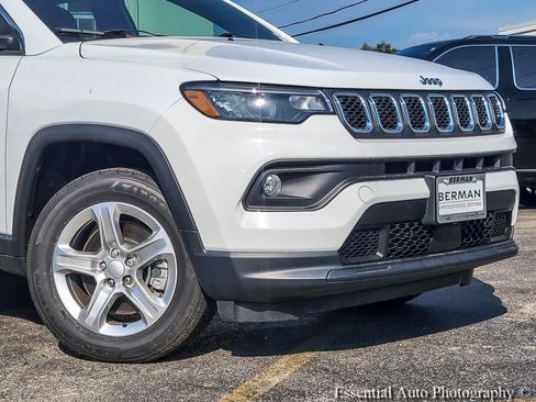 Used 2023 Jeep Compass Latitude AWD/4WD image 4