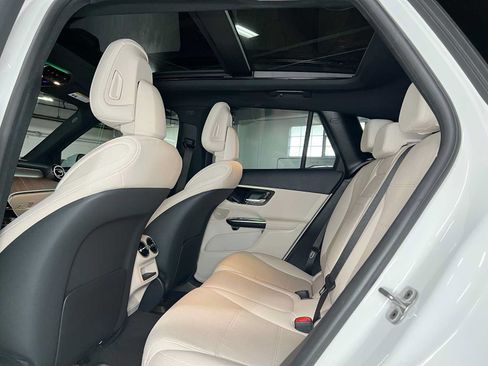 Certified 2025 Mercedes-Benz GLC 300 4MATIC image 18