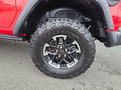 Used 2024 Jeep Wrangler Rubicon w/ Technology Group image 11