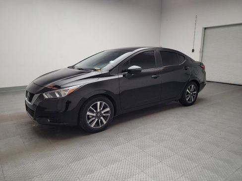Used 2021 Nissan Versa SV image 2