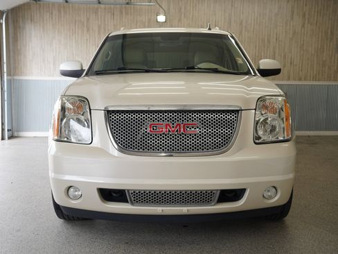Used 2012 GMC Yukon XL Denali image 2