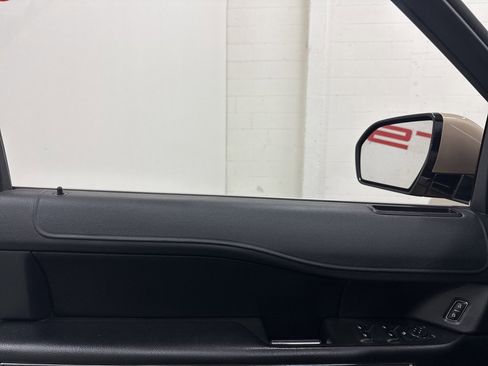 Used 2020 Ford Expedition XLT w/ FX4 Off-Road Package image 40