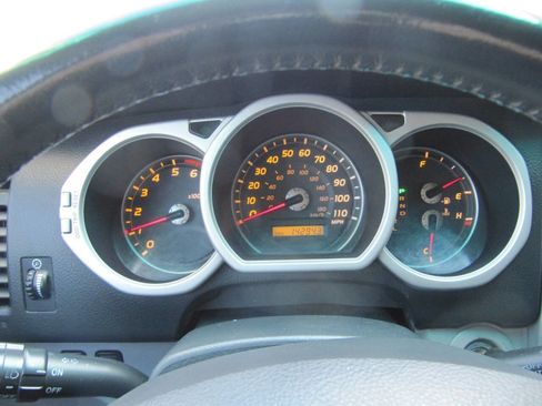 Used 2005 Toyota 4Runner Limited AWD/4WD image 11