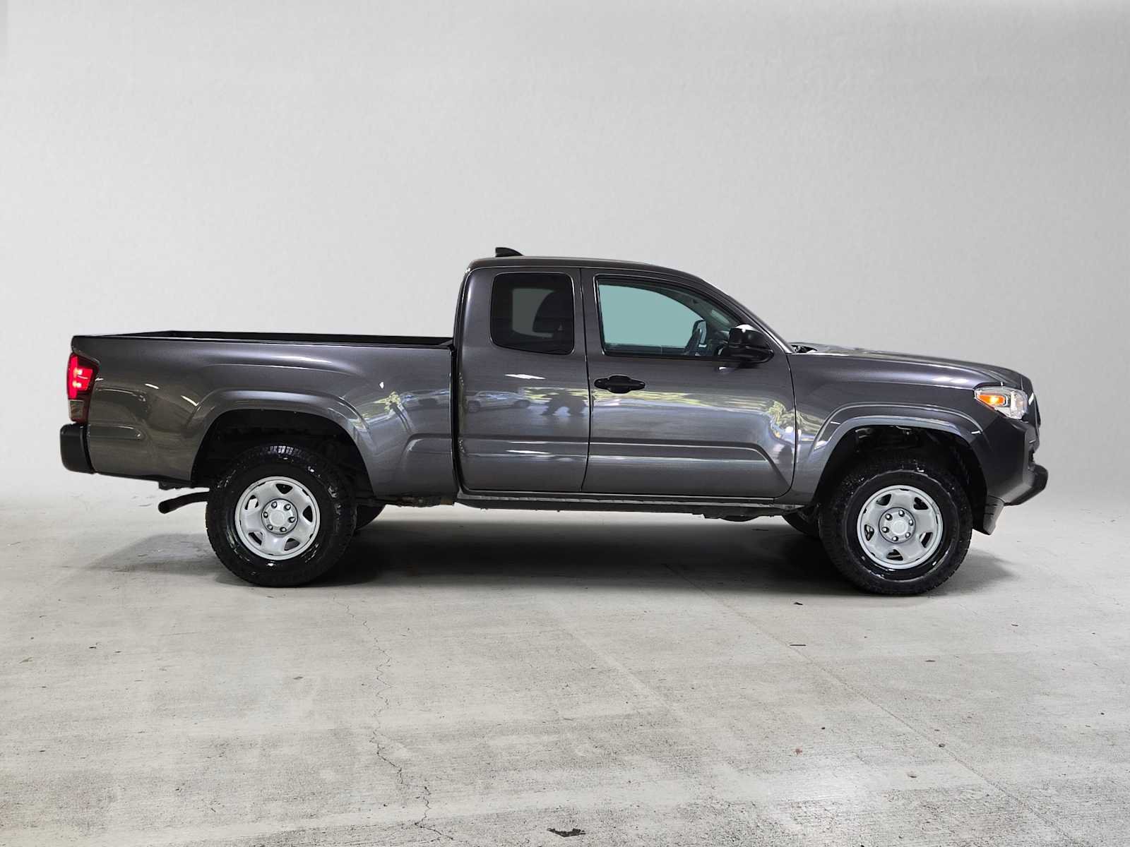 Used 2022 Toyota Tacoma SR RWD image 2