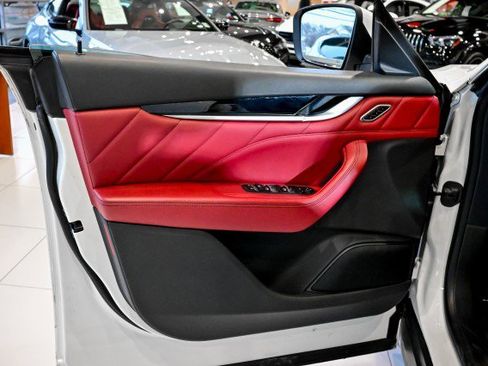 Used 2022 Maserati Levante Modena image 18