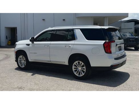 Certified 2022 GMC Yukon SLT w/ SLT Premium Package AWD/4WD image 6