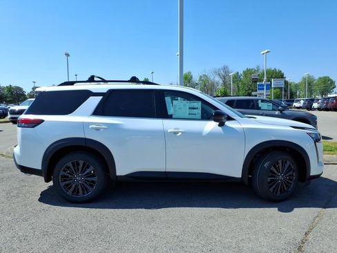 New 2026 Nissan Pathfinder SL AWD/4WD image 2