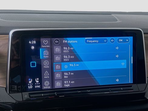 Used 2025 Volkswagen Atlas SE FWD image 19