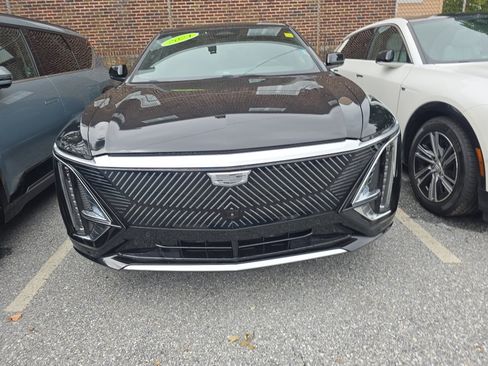 Used 2024 Cadillac Lyriq Luxury AWD/4WD image 3