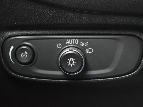 Used 2020 Chevrolet Equinox LS image 16