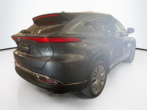 Used 2024 Toyota Venza XLE AWD/4WD image 9