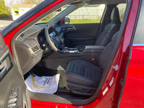 New 2025 Mitsubishi Outlander SE image 12