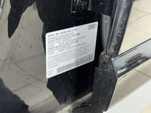 Used 2024 Audi Q3 2.0T Premium image 14