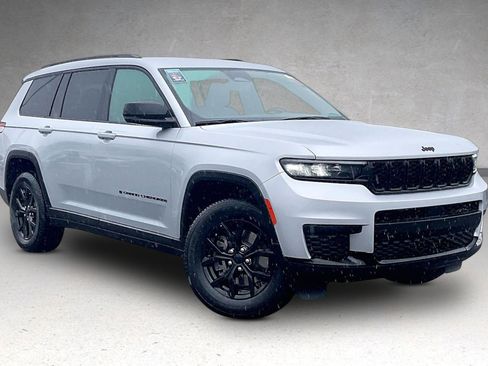 Used 2024 Jeep Grand Cherokee L Laredo image 2