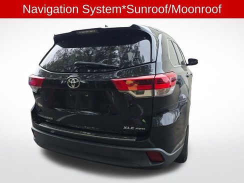 Used 2018 Toyota Highlander XLE AWD/4WD image 3