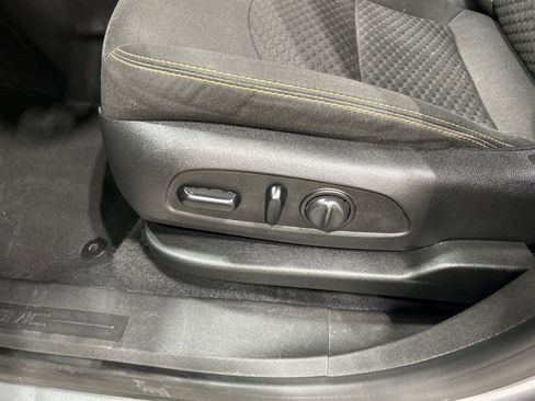 Used 2020 GMC Terrain SLE w/ Driver Convenience Package image 11