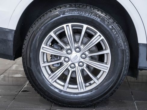 Used 2017 Cadillac XT5 Luxury image 22