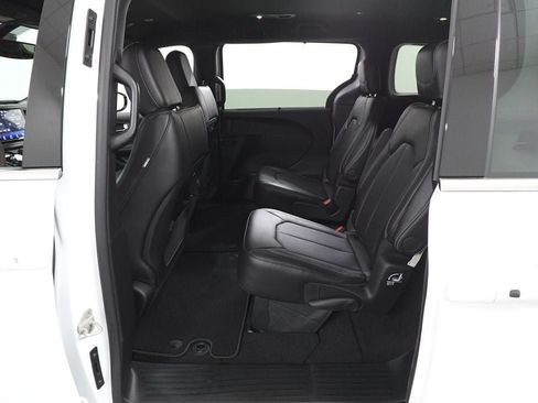 New 2027 Chrysler Pacifica Select FWD image 23