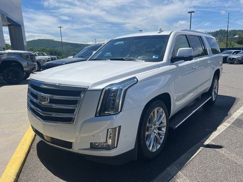 Used 2020 Cadillac Escalade ESV Premium Luxury RWD image 1
