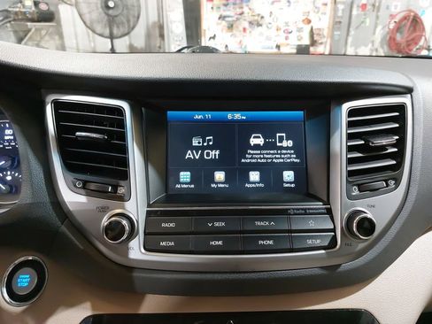 Used 2018 Hyundai Tucson Value FWD image 23
