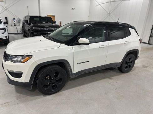 Used 2020 Jeep Compass Latitude image 2