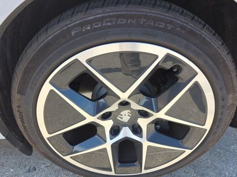 Used 2025 Porsche Taycan RWD image 13