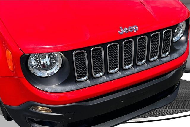 Used 2017 Jeep Renegade Latitude w/ Cold Weather Group AWD/4WD image 28