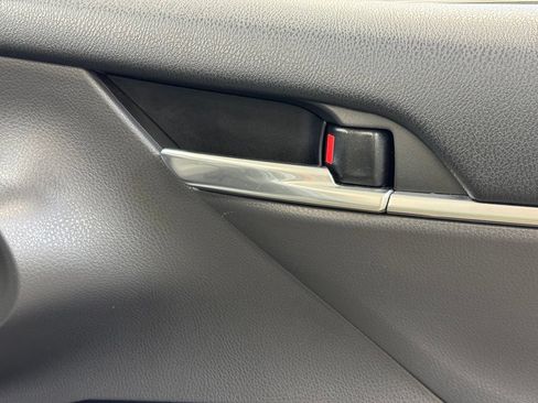 Used 2019 Toyota Camry SE w/ Convenience Package FWD image 30