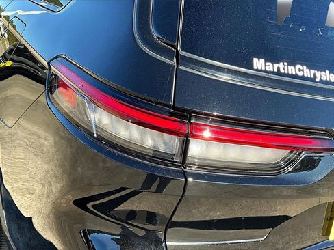 Used 2024 Jeep Grand Cherokee L Altitude image 31