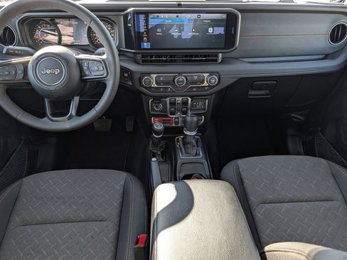 Used 2026 Jeep Gladiator Mojave AWD/4WD image 11