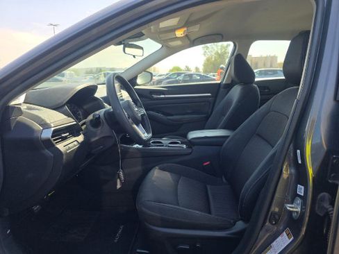 Used 2023 Nissan Altima 2.5 SV FWD image 8