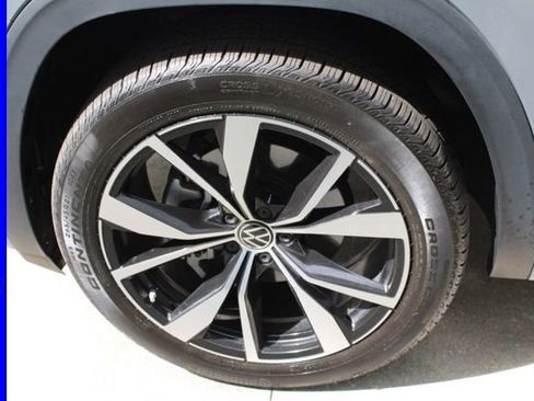 Used 2025 Volkswagen Atlas SEL Premium R-Line AWD/4WD image 13