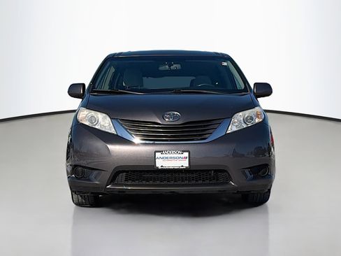 Used 2015 Toyota Sienna LE image 12
