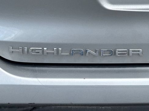 Used 2023 Toyota Highlander L FWD image 11
