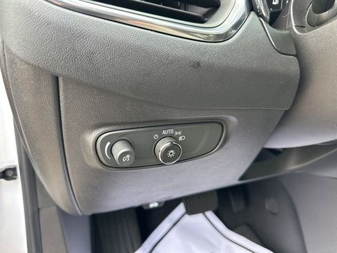 Used 2023 Chevrolet Equinox LS FWD image 15