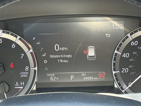 Used 2024 Toyota Highlander LE FWD image 16