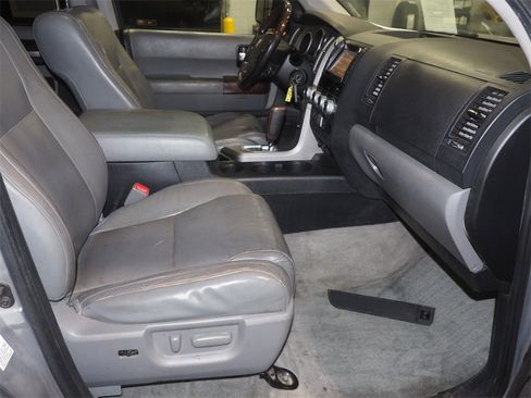 Used 2010 Toyota Sequoia Platinum image 17