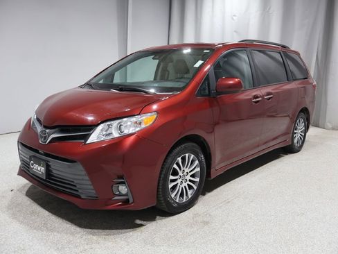 Used 2020 Toyota Sienna XLE image 5