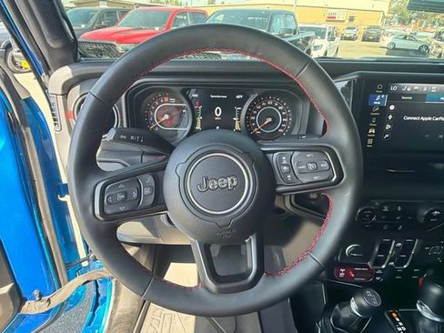 Used 2024 Jeep Gladiator Rubicon w/ Convenience Group AWD/4WD image 21