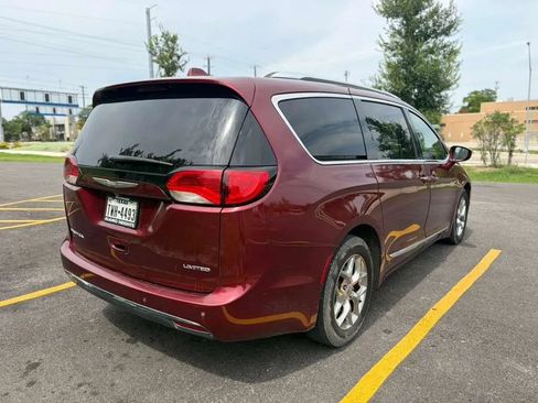 Used 2017 Chrysler Pacifica Limited w/ UConnect Theater Package FWD image 27