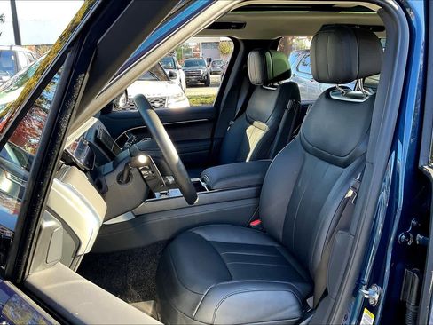 New 2025 Land Rover Range Rover Long Wheelbase SE image 11