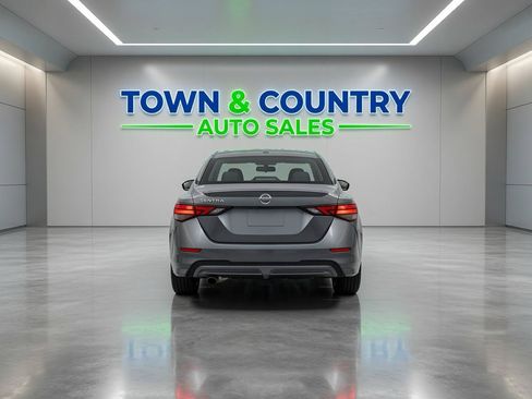 Used 2022 Nissan Sentra SR w/ SR Premium Package FWD image 4