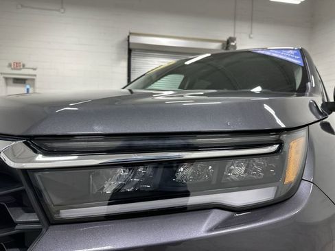 Used 2025 Honda Pilot EX-L image 11