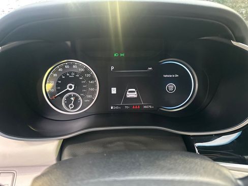 Used 2025 Genesis G70 2.5T image 26