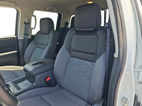 Used 2025 Nissan Frontier SV RWD image 12