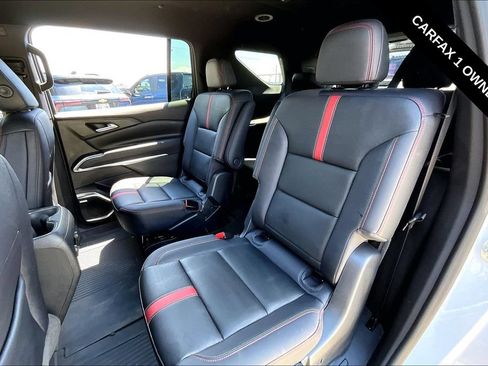 Used 2025 Chevrolet Traverse RS w/ LPO, Floor Liner Package FWD image 6